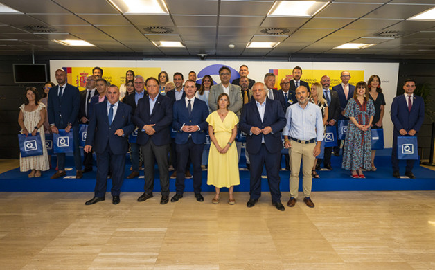 Acto entrega de las banderas del ICTE