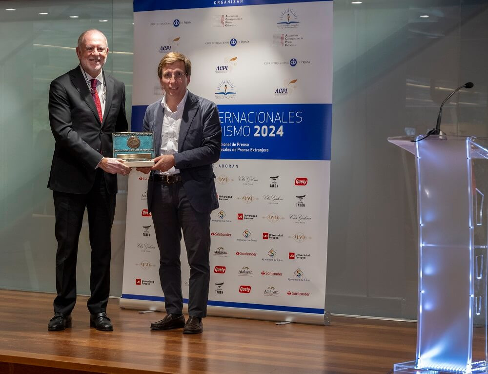 ALMEIDA Y EL PRESIDENTE DE MAPFRE Julio Domingo 