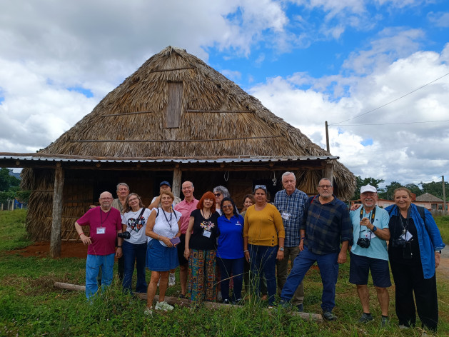 Grupo de periodistas españoles  en la Finca Benito dela valle de Viñales
