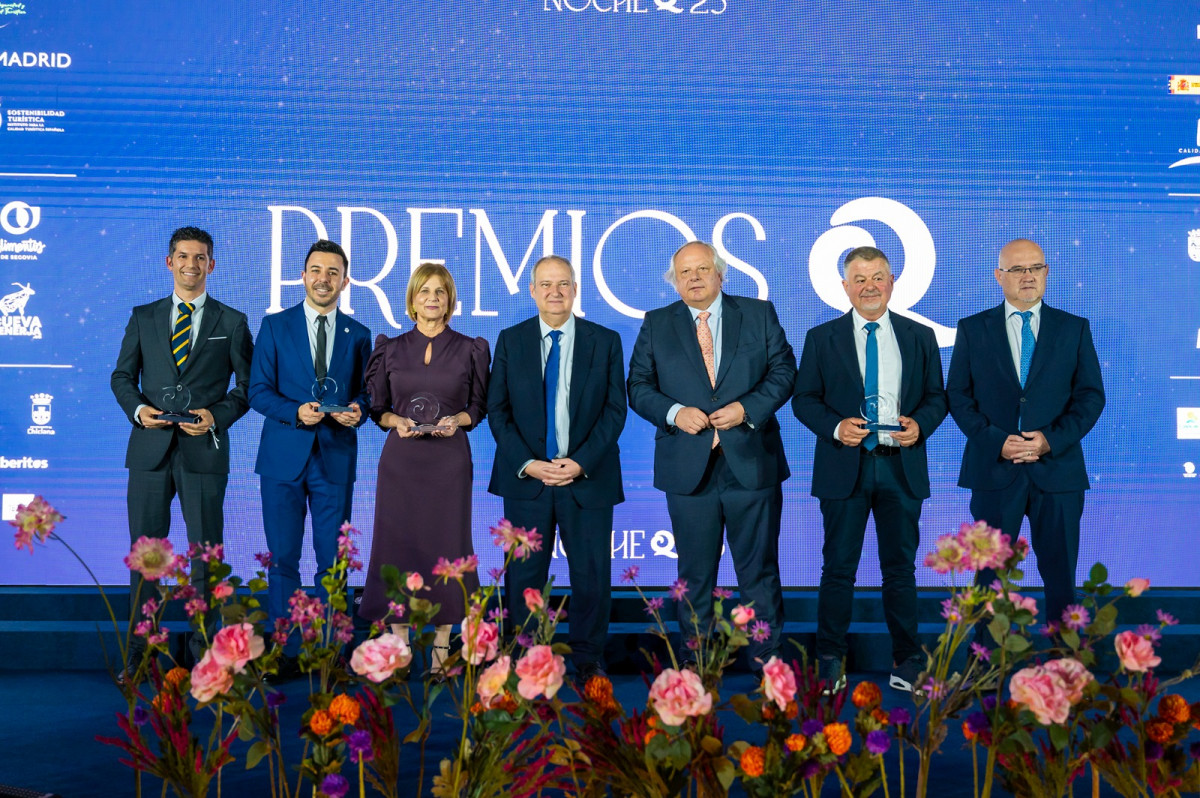 PremiosQ 25 con presidente ICTES y ministro de Turismo (1)