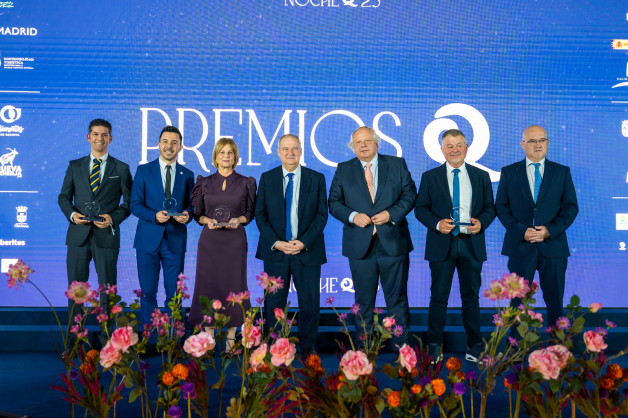 PremiosQ 25 con presidente ICTES y ministro de Turismo (1)