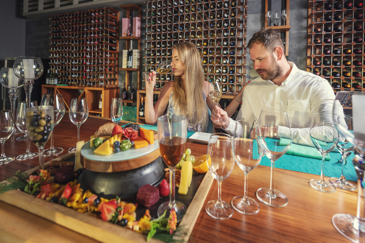 2.  Una cata de vinos o una suculenta cena jpg