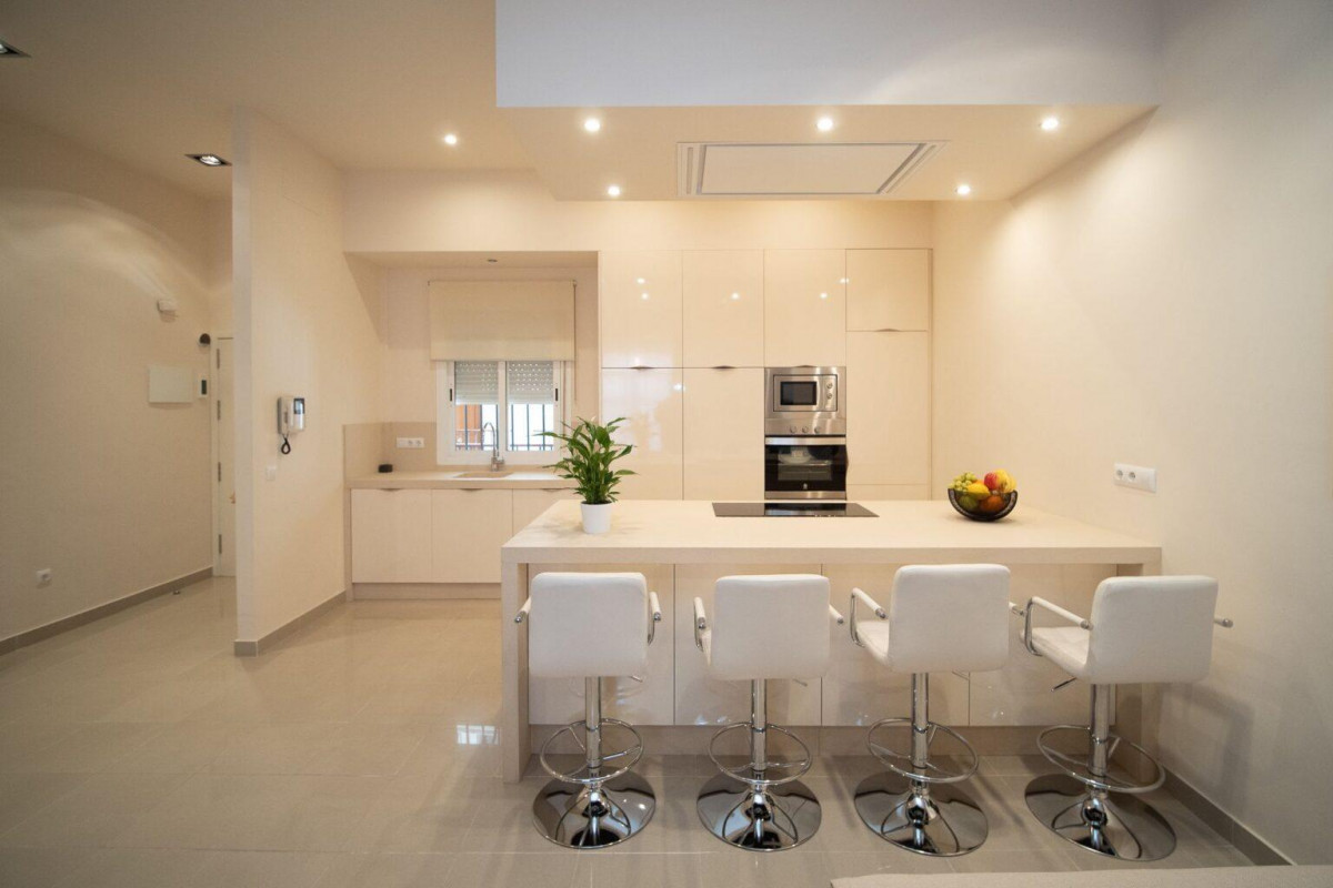 739087   El Anfitriu00f3n